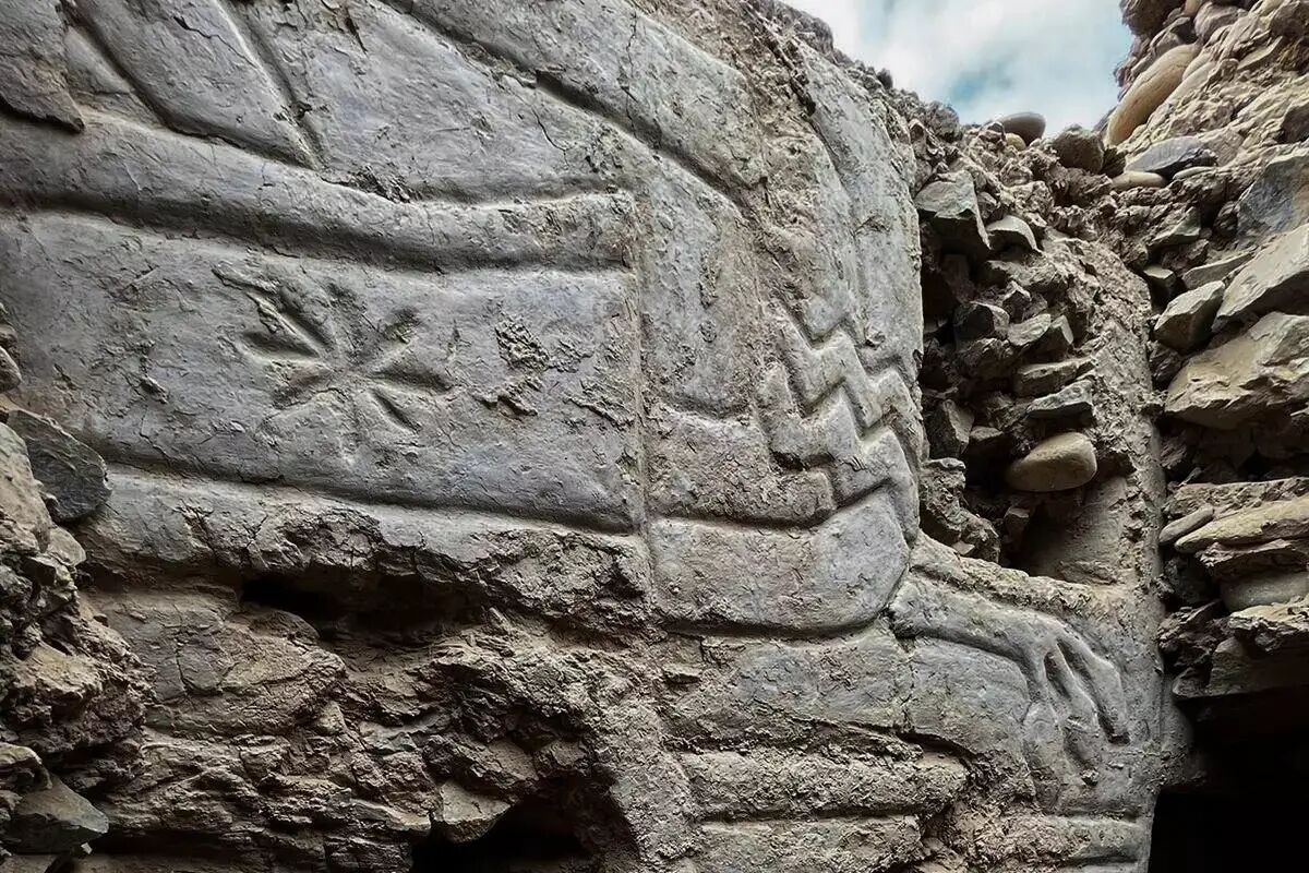 کشف نقاشی دیواری سه‌بعدی چندرنگ در پرو